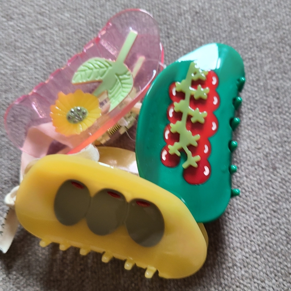 Hair Clips - Picture 2 of 3